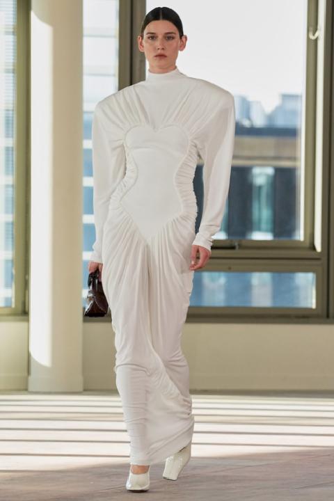 Stella McCartney 2025 Kış Defilesi: StellaCorp