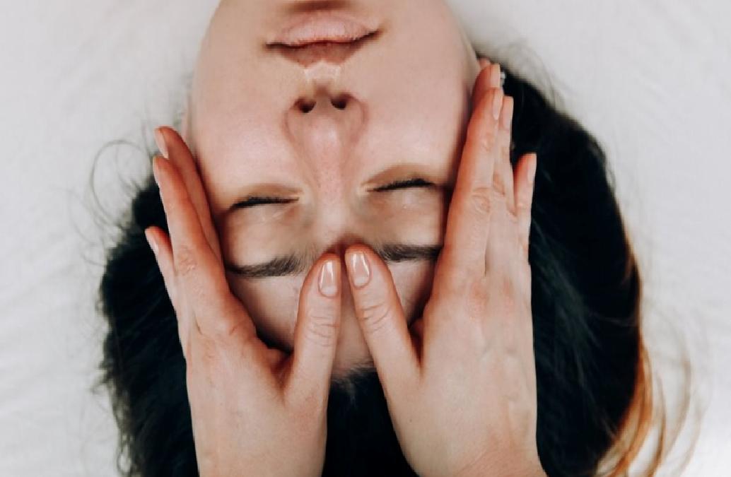 Yüz Yogası: Gençleştirici ve Yenileyici Etkileri