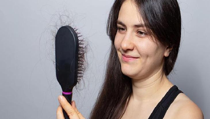 Kuru ve Pullanan Saç Derisini Rahatlatır