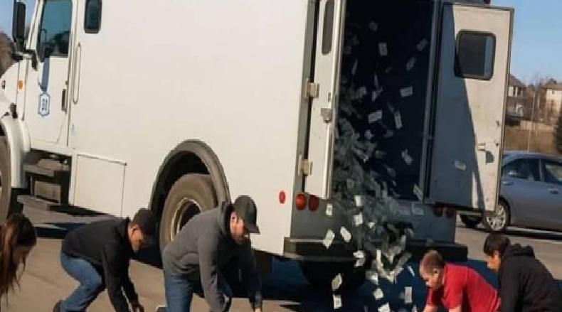 Vatandaşlar ve Polis: Paraları Toplama Yarışı ve Sonrası