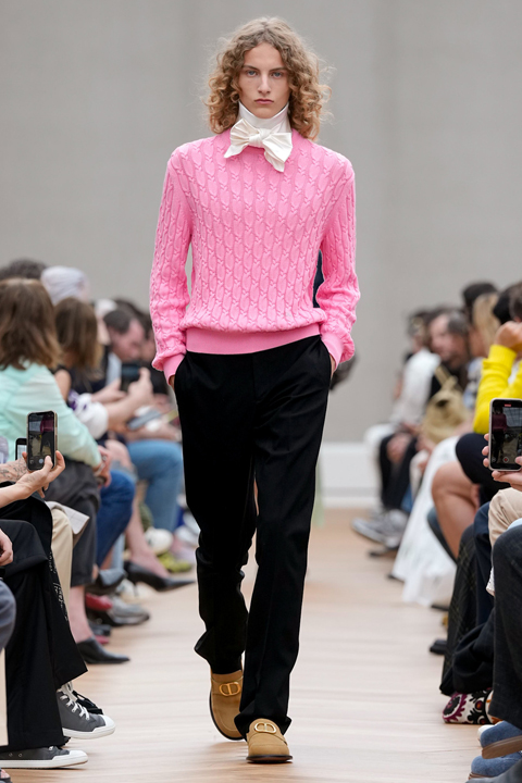 Dior Erkek Koleksiyonunda Zamansız Bir Yolculuk: Jonathan Anderson’ın İlk Tasarımı