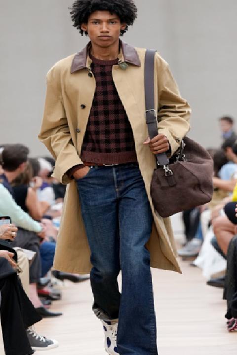 Dior Erkek Koleksiyonunda Zamansız Bir Yolculuk: Jonathan Anderson’ın İlk Tasarımı