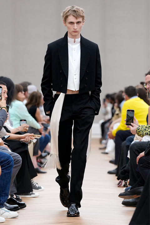 Dior Erkek Koleksiyonunda Zamansız Bir Yolculuk: Jonathan Anderson’ın İlk Tasarımı