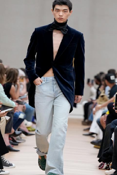 Dior Erkek Koleksiyonunda Zamansız Bir Yolculuk: Jonathan Anderson’ın İlk Tasarımı