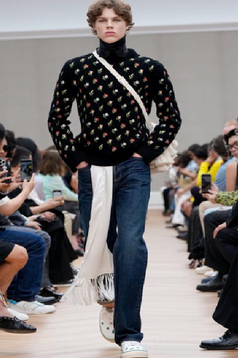 Dior Erkek Koleksiyonunda Zamansız Bir Yolculuk: Jonathan Anderson’ın İlk Tasarımı