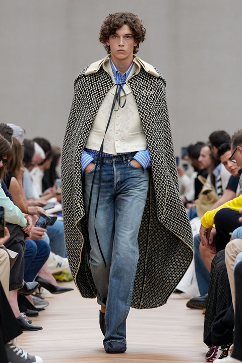 Dior Erkek Koleksiyonunda Zamansız Bir Yolculuk: Jonathan Anderson’ın İlk Tasarımı