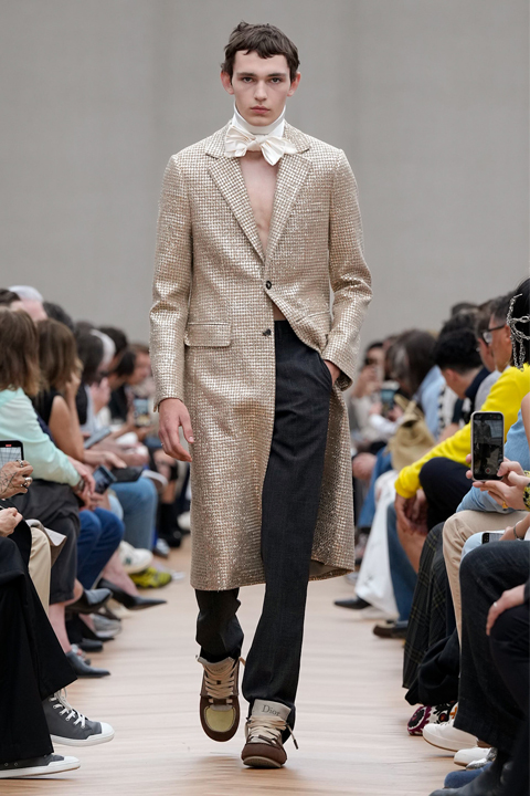 Dior Erkek Koleksiyonunda Zamansız Bir Yolculuk: Jonathan Anderson’ın İlk Tasarımı