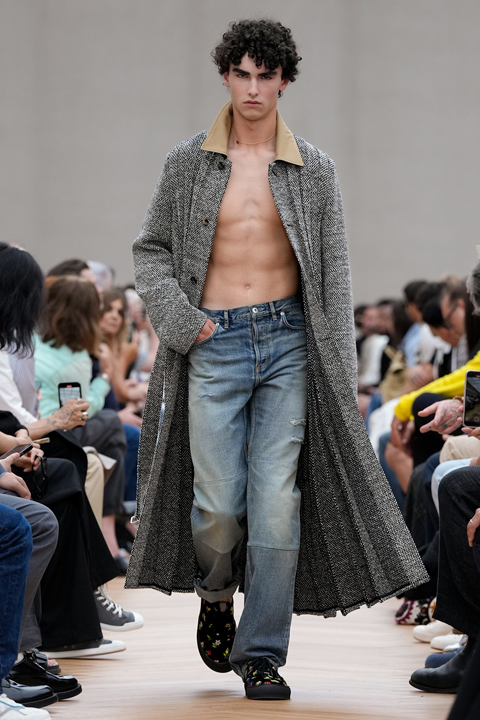 Dior Erkek Koleksiyonunda Zamansız Bir Yolculuk: Jonathan Anderson’ın İlk Tasarımı