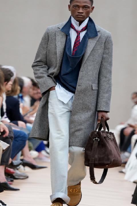 Dior Erkek Koleksiyonunda Zamansız Bir Yolculuk: Jonathan Anderson’ın İlk Tasarımı