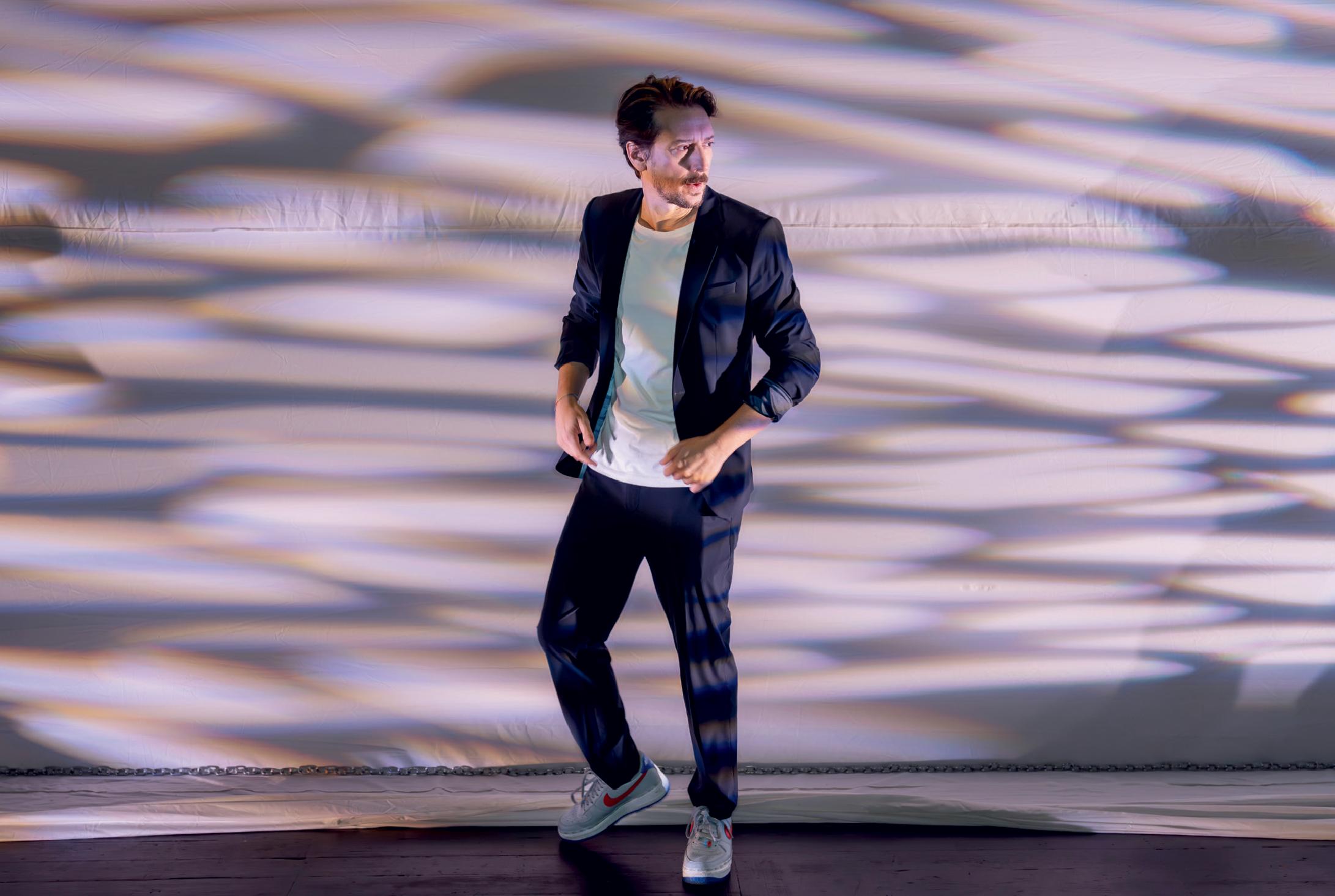 Yönetmenlik ve Oyunculuğu Bir Arada Yapmak İçin Hangi Özellikler Gereklidir?