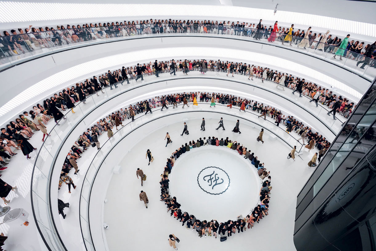 Fendi'nin 100. Yılında Geçmişten Geleceğe Uzanan Bir Miras