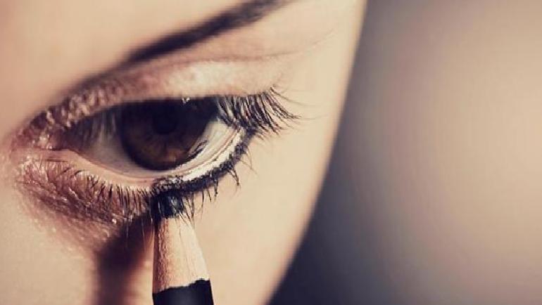 Göz Kalemlerini Jel Eyeliner’e Dönüştürme Yöntemi