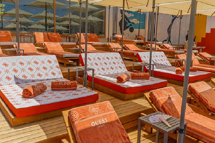 Guess ve Ruins Luxury Resort İş Birliğiyle Yazın En Şık Deneyimi