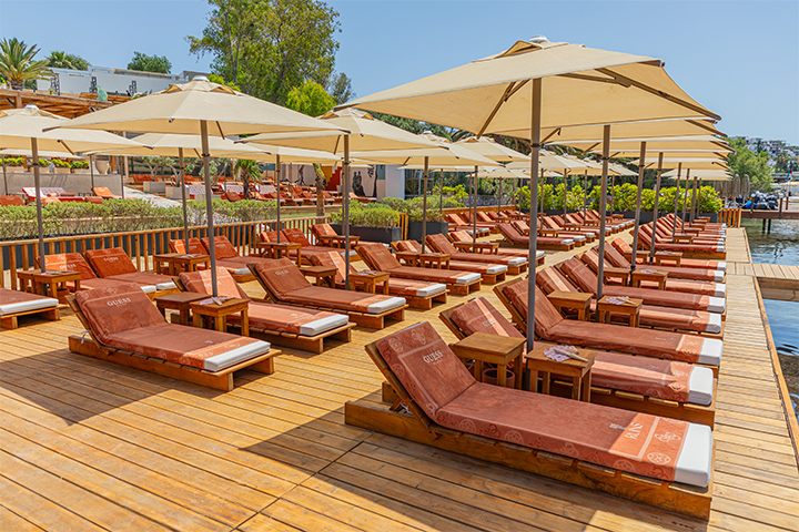 Guess ve Ruins Luxury Resort İş Birliğiyle Yazın En Şık Deneyimi