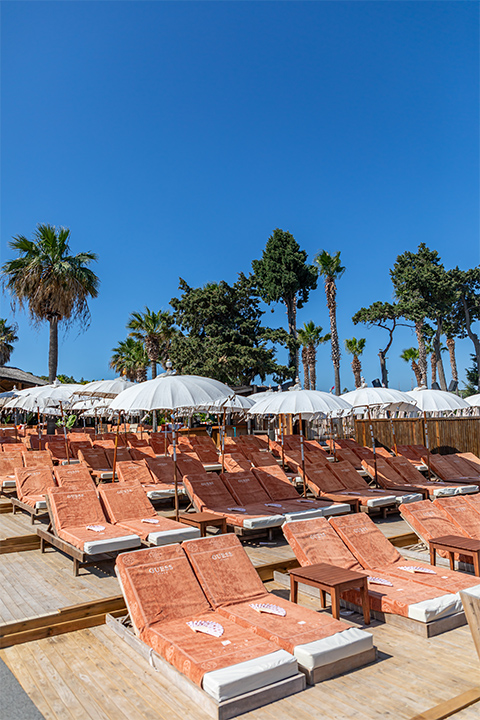 Çeşme'nin Eşsiz Atmosferinde Guess ve Yuzu Beach'den Yenilikçi İş Birliği