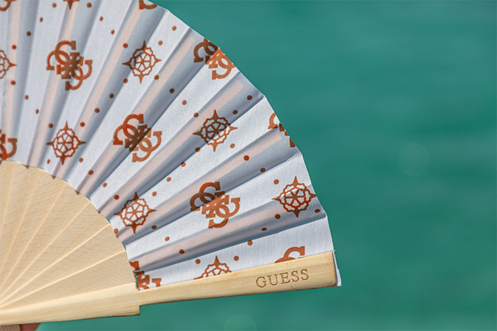 Guess ve Yuzu Beach İş Birliğiyle Çeşme'de Yazın Büyüsü