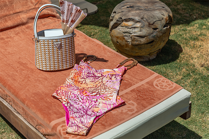 Guess ve Yuzu Beach İş Birliğiyle Çeşme'de Yazın Büyüsü