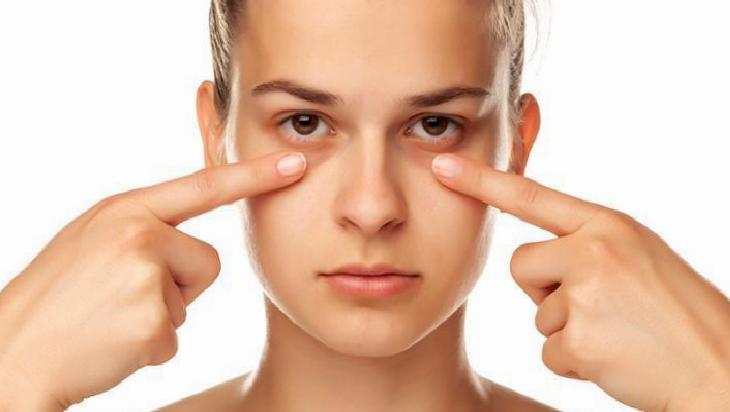 Göz Altı Bölgesinde Hindistan Cevizi Yağı Kullanımı