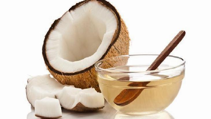 Hindistan Cevizi Yağı ve Göz Altı Bakımı