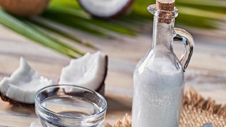 Hindistan Cevizi Yağı ve Göz Altı Bakımı