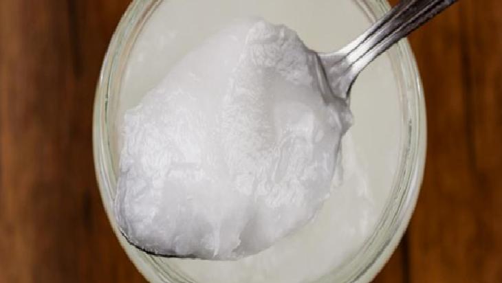 Hindistan Cevizi Yağı ve Göz Altı Bakımı