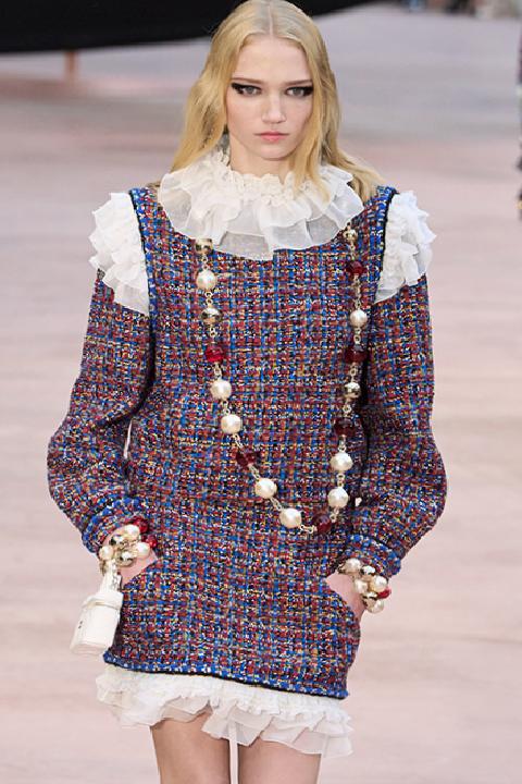 İncilerin Devrimi ve Sembolü Haline Gelmesi