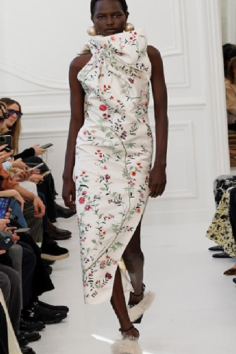 İncilerin Devrimi ve Sembolü Haline Gelmesi