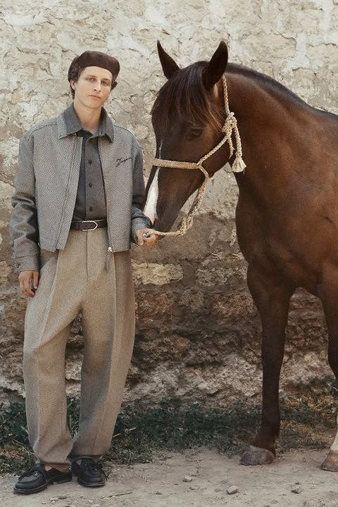 Jacquemus'un Versailles'taki Yeni Koleksiyonuyla Nostalji ve Aidiyet Temaları