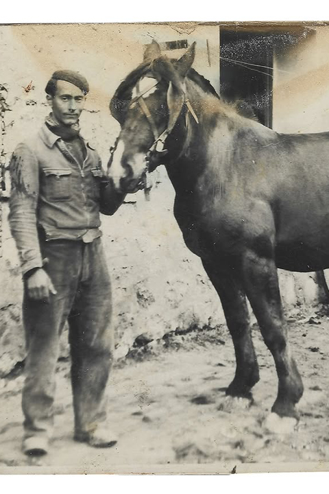 Jacquemus'un Versailles'taki Yeni Koleksiyonuyla Nostalji ve Aidiyet Temaları