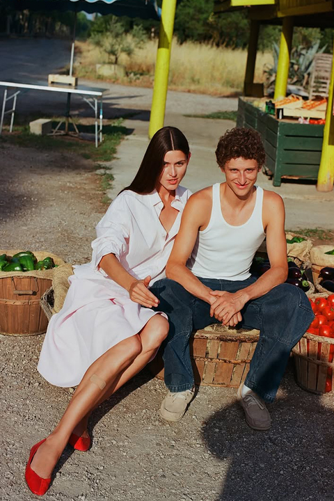 Jacquemus'un Versailles'taki Yeni Koleksiyonuyla Nostalji ve Aidiyet Temaları