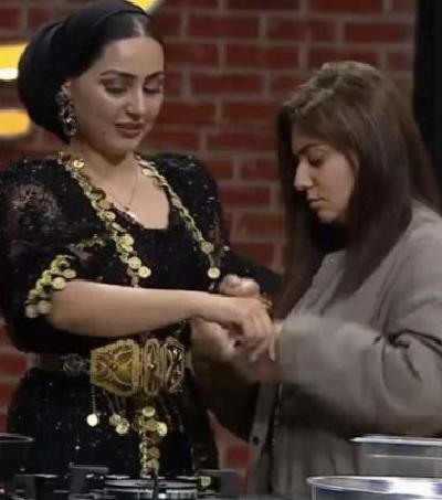 Şatafatlı Kıyafeti ve Sert Sözleriyle Dikkat Çekti