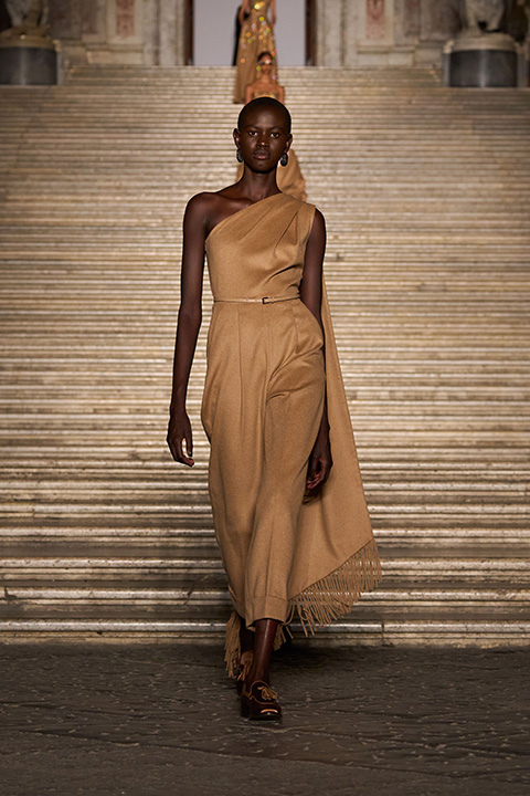 Max Mara’nın Napoli’deki Barok Atmosferinde 2026 Resort Koleksiyonu Tanıtımı