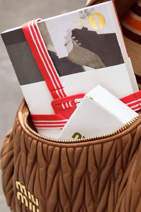 Miu Miu’nun Yaz Edebiyatı Temalı “Summer Reads” Projesi İkinci Edisyonu