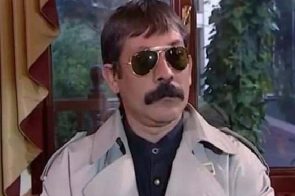 Döneme damga vuran yapımlardan Kurtlar Vadisi dizisinde ikonik bir karakter olarak hafızalara kazınan 'Pala', uzun süredir ekranlardan uzak olsa da geliyor. Ünlü oyuncu Yüksel Arıcı, yıllar sonra hayranlarını sevindiren müjdeli haberi açıkladı.