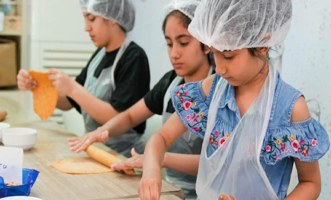Gaziosmanpaşa Belediyesi'nden Yaz Tatili İçin Renkli ve Öğretici Bir Etkinlik: Minik Eller Mutfakta