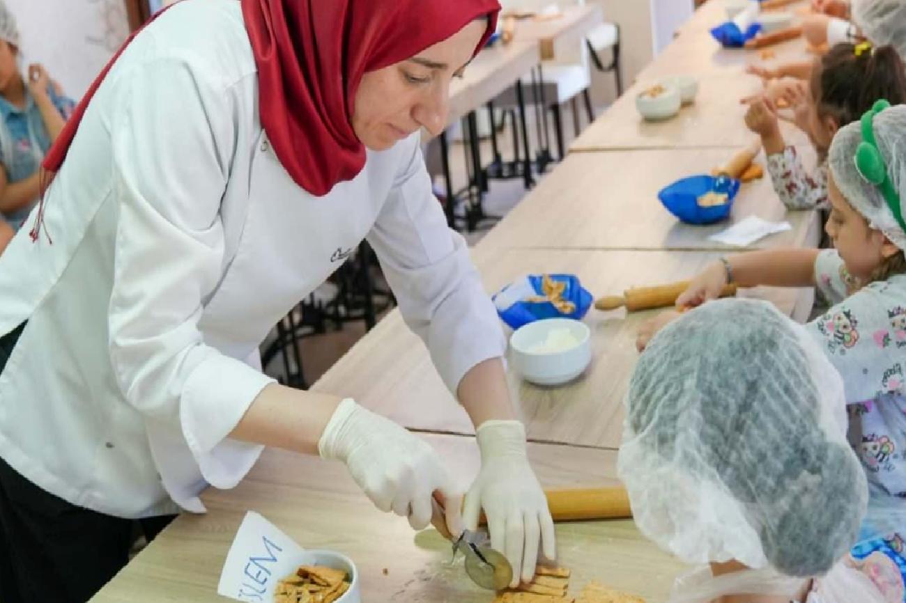 Çocuklar Hem Öğreniyor Hem De Eğleniyor