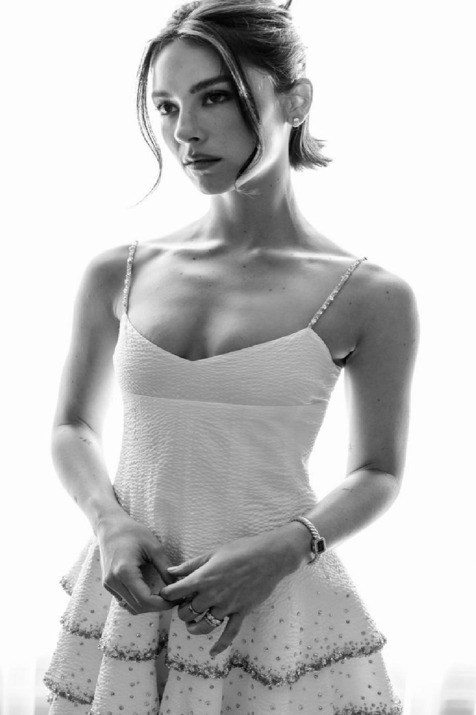 Gracie Abrams ve Moda Dünyasındaki Yükselişi