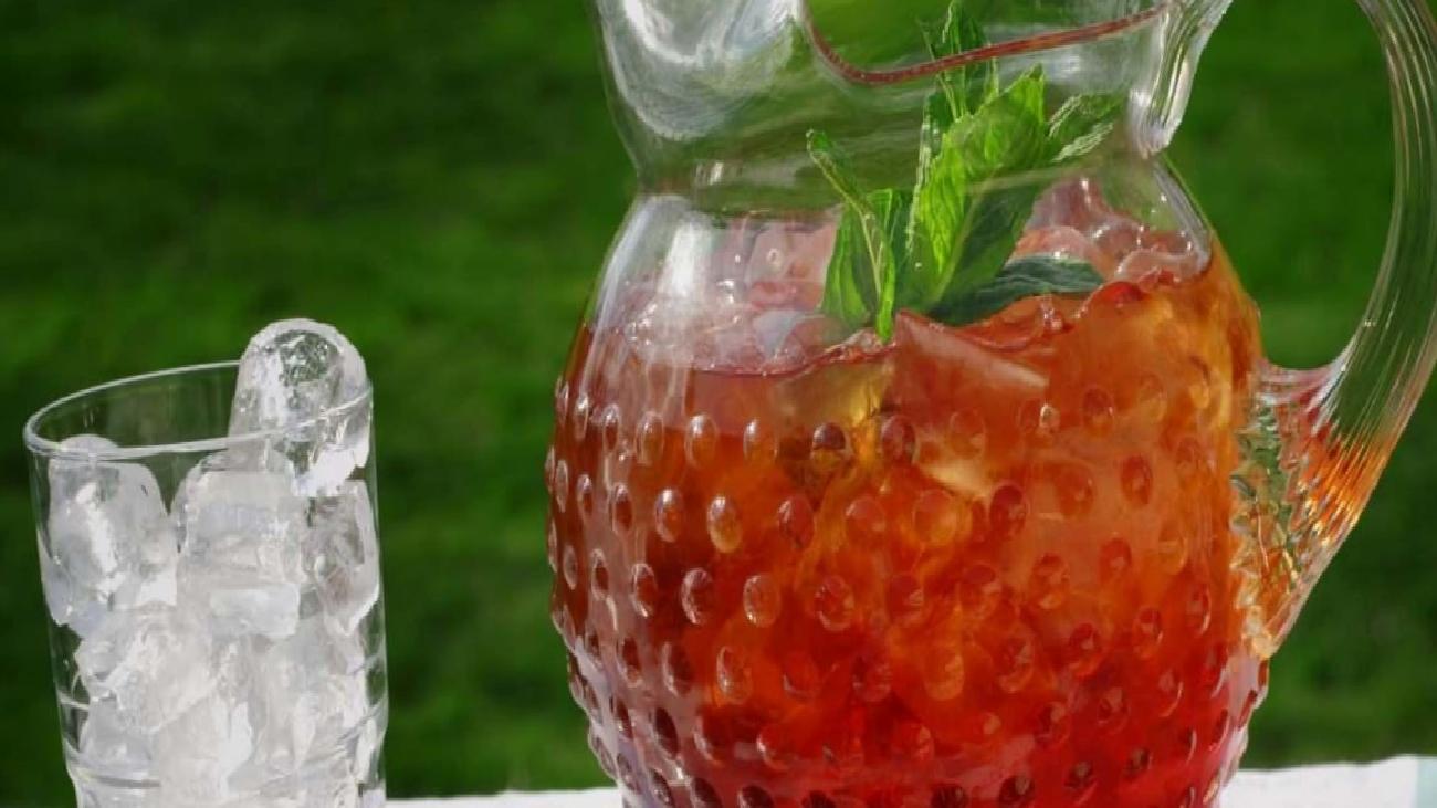 Karpuzlu Soğuk Çay Tarifi: Serinleten ve Lezzet Dolu Yaz İçeceği