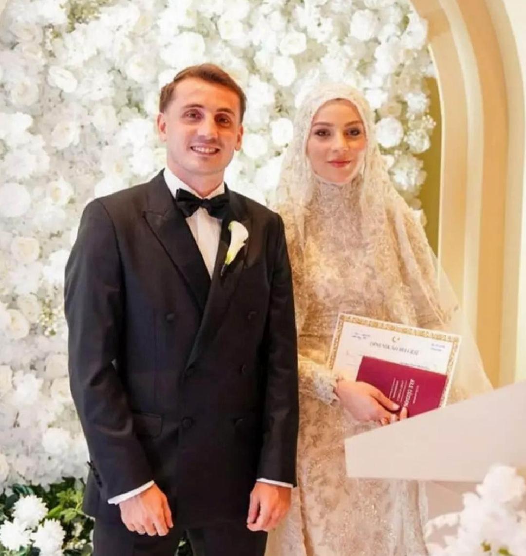 Kural Bozdu: Eşiyle Birlikte Paylaştığı Samimi Pozlar