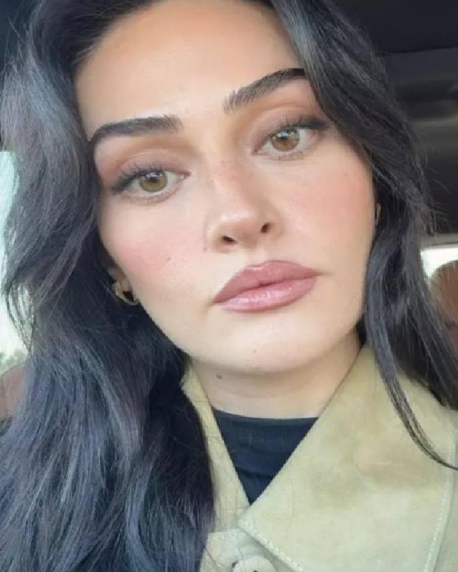 Esra Bilgiç ve Oya Aydoğan’ın Canlandırılması