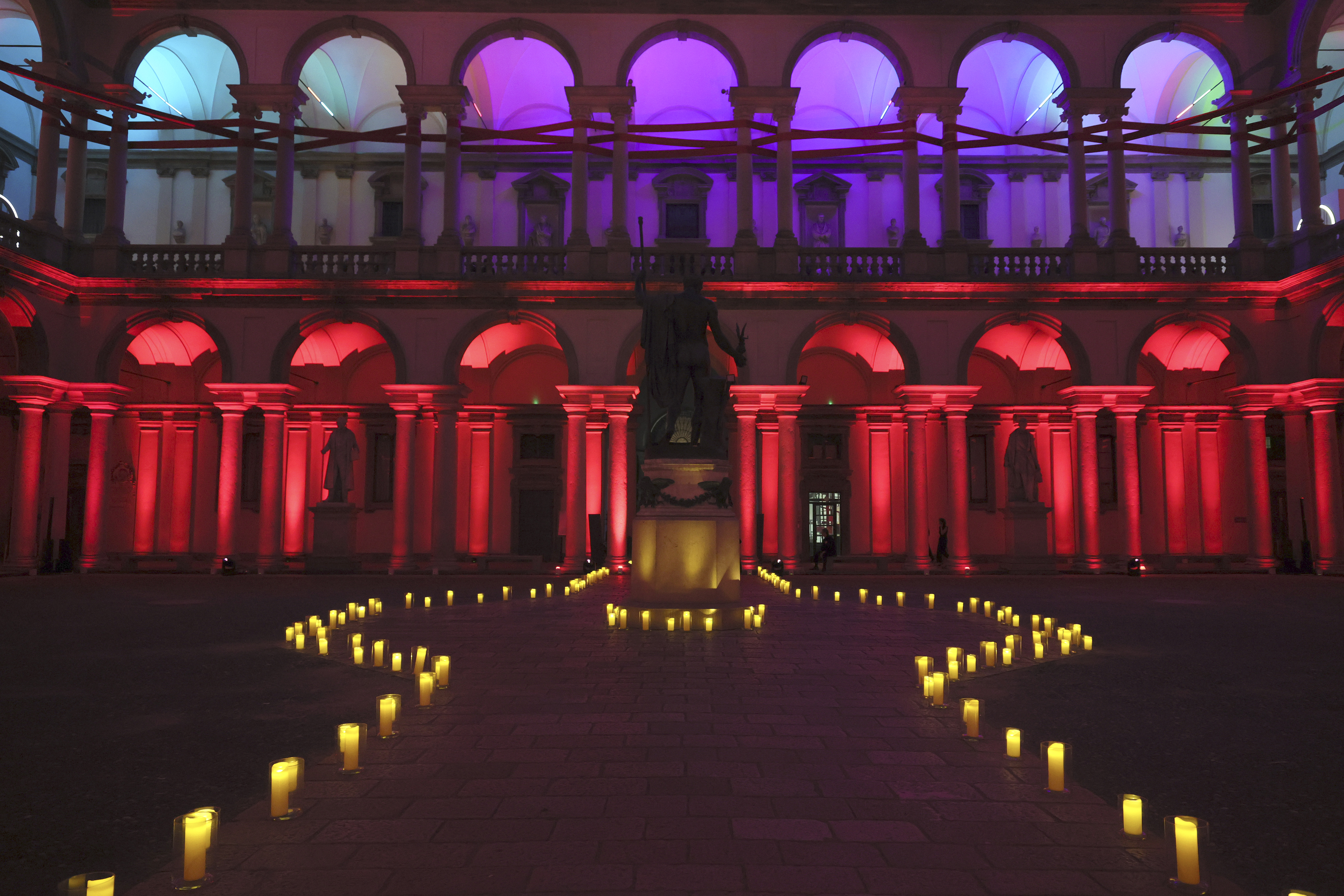 Milano’nun Kalbinde Unutulmaz Bir Akşam: Koleksiyon Tanıtımı ve Sanatın Buluşması