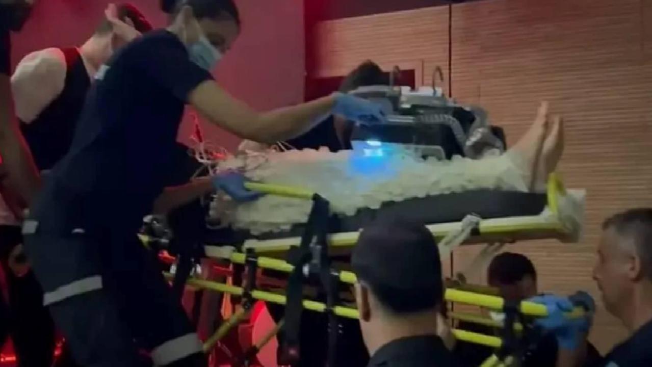 Sedye ile Otelden Çıkartıldı ve Sosyal Medyada Gündem Oldu