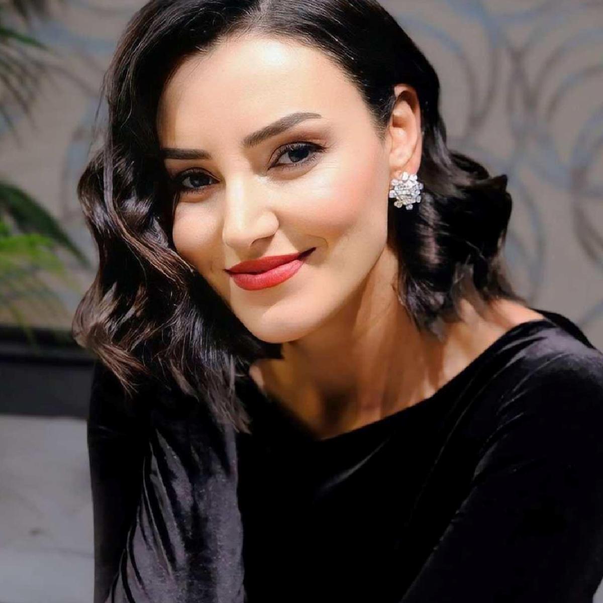 Sevcan Orhan'ın Kendinden Açıklaması ve Moral Mesajları