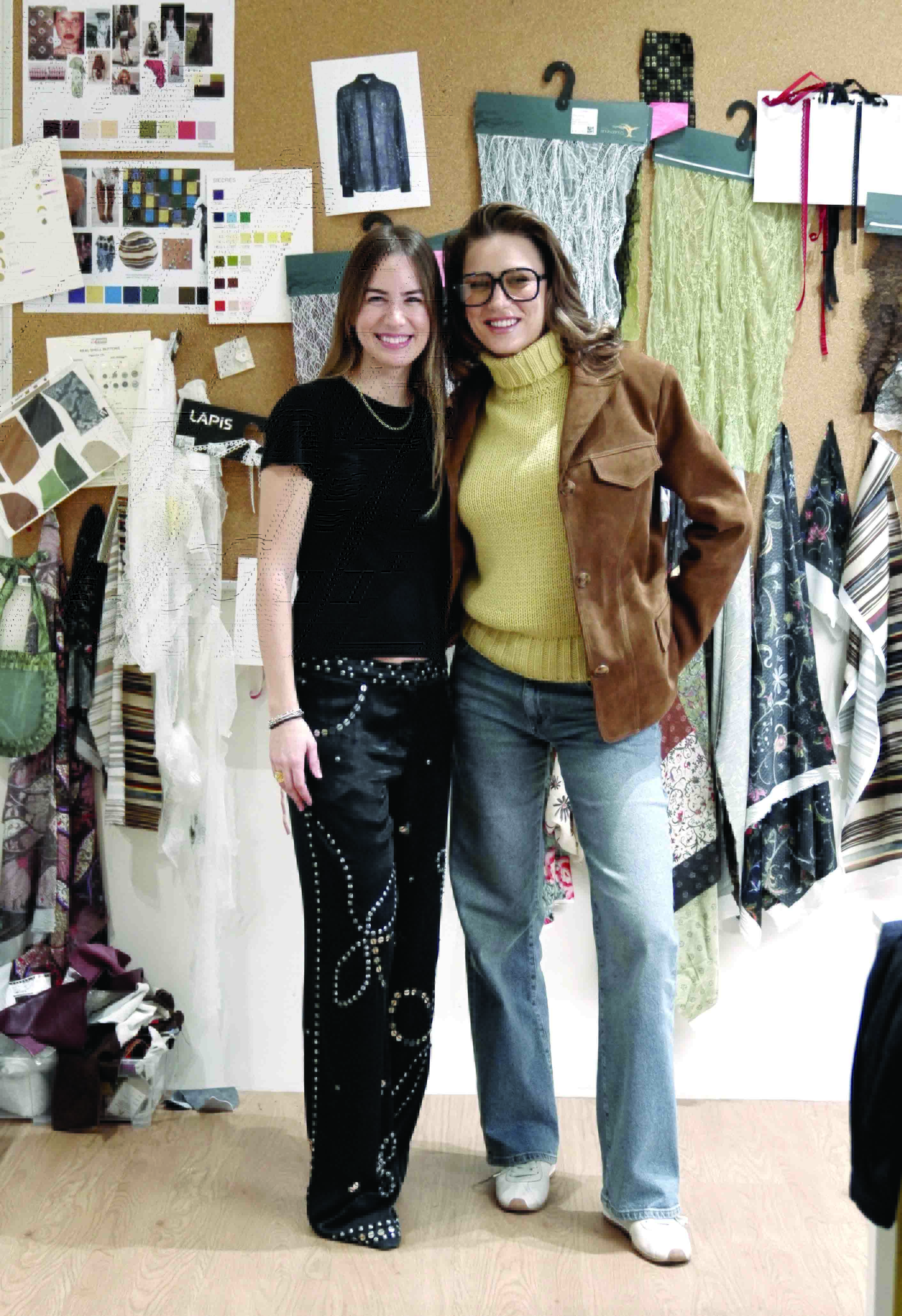 ELLE Türkçe'nin bu özel 300. sayısı için Guest Editor Serenay Sarıkaya’nın sorularını cevaplayan Siedrés’in kurucusu ve kreatif direktörü Ceylin Türkkan Bilge, markanın temel ruhunu ve ilham kaynaklarını bizlerle paylaştı. Renkli ve özgün tasarımlarının arkasında yatan hikayeleri, kültürel etkileri ve sürdürülebilirlik yaklaşımlarıyla ilgili detayları bu röportajda bulacaksınız.