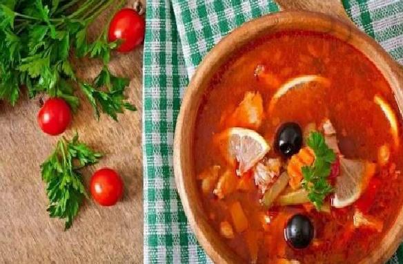 Solyanka Çorbası: Doğu Avrupa'nın Vazgeçilmez Lezzeti ve Sağlık Riskleri