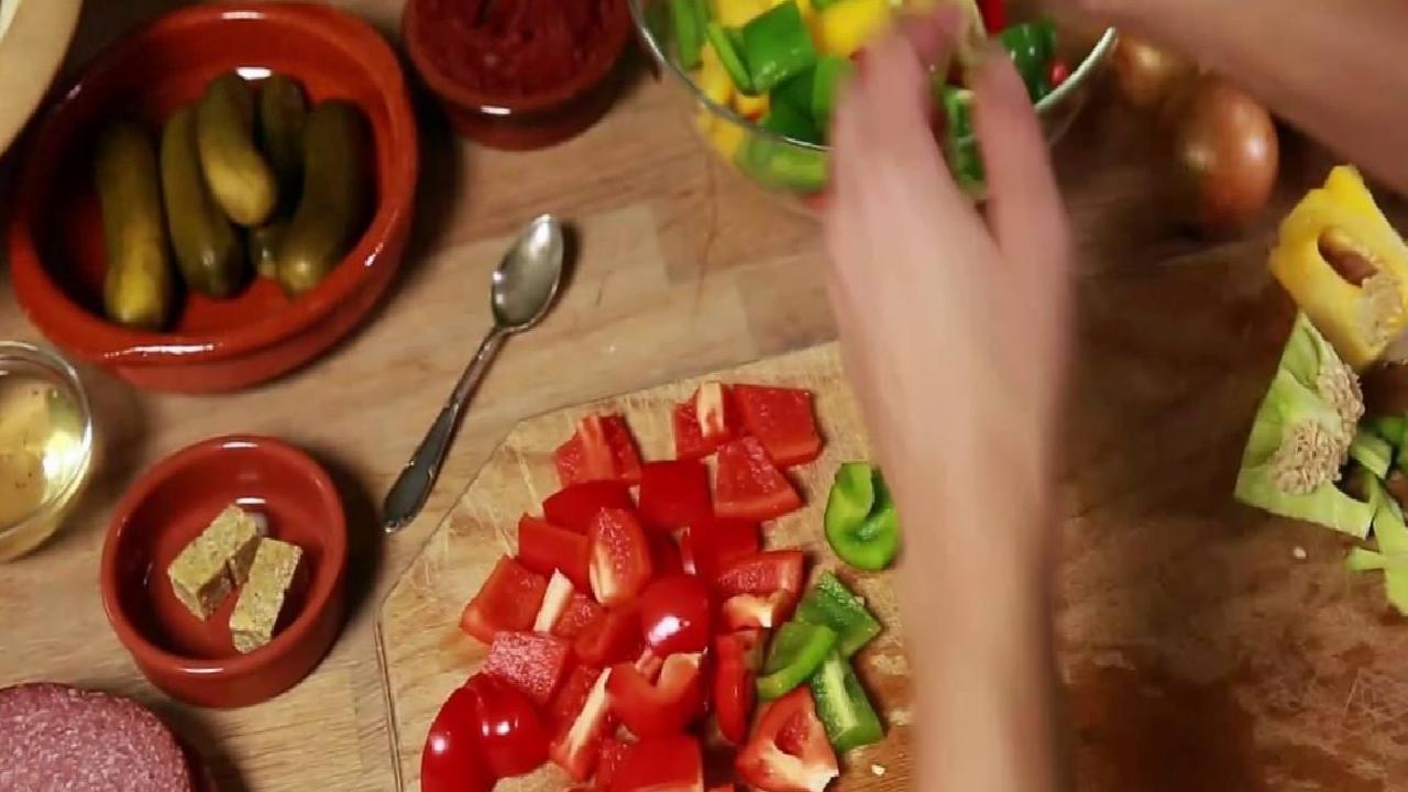 Solyanka Çorbası: Doğu Avrupa'nın Vazgeçilmez Lezzeti ve Sağlık Riskleri