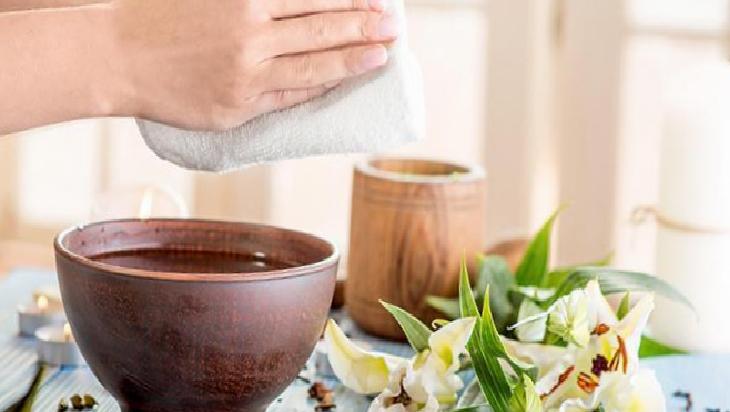 Yaz Mevsiminde Tırnaklar ve Deniz Suyu Etkileşimi