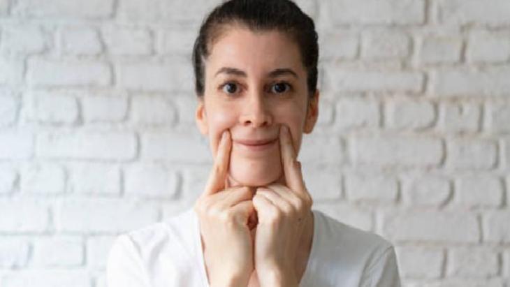 3 yaş birden gençleştiriyormuş! 1 ay uygulayan yaşadı: Önce ‘E’ sonra ‘O’ yapın