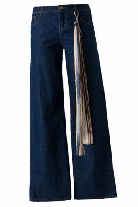 Anti-Trend Pantolonlarla Şıklık: Margot Robbie