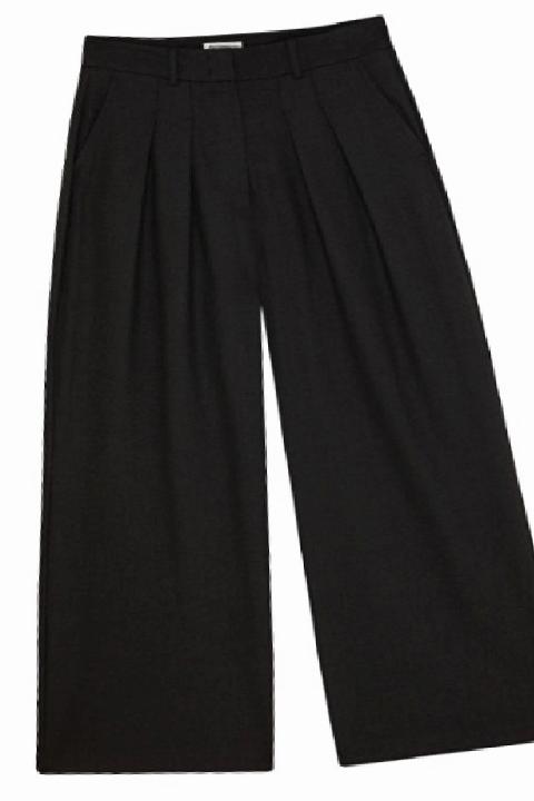 Anti-Trend Pantolonlarla Şıklık: Margot Robbie